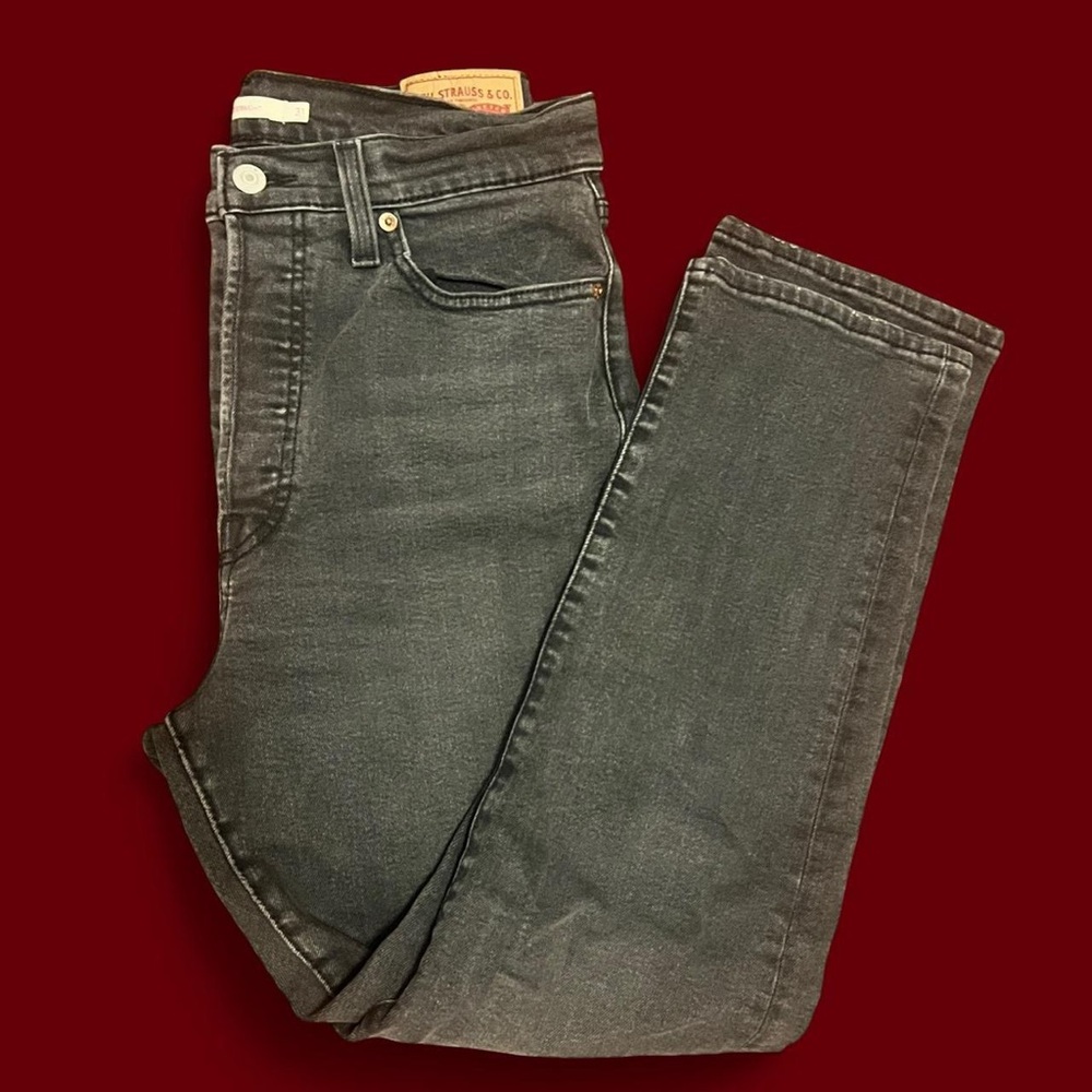 Levi’s Wedgie Straight Women’s Jeans in color Cut and Dry - Washed Black - Picture 5 of 10